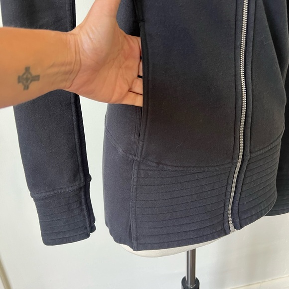 Lululemon Athletica Black Radiant Funnel Neck Jacket Sweatshirt Size 4 - Picture 4 of 9
